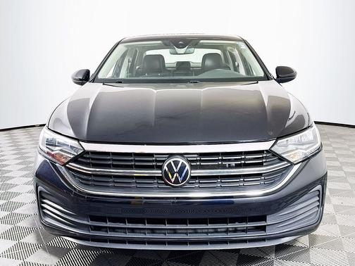 Deep Black Pearl Effect 2024 Volkswagen Jetta 1.5T SE