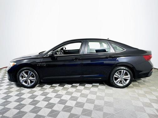 Deep Black Pearl Effect 2024 Volkswagen Jetta 1.5T SE
