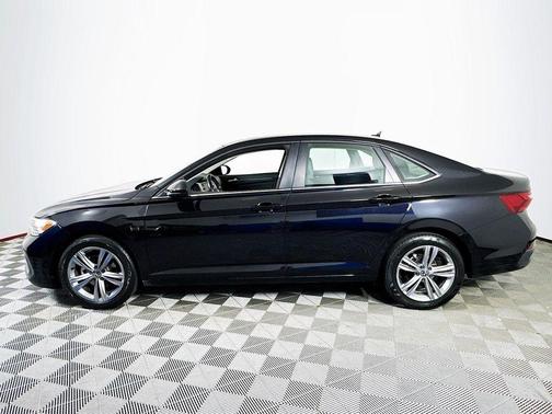 Deep Black Pearl Effect 2024 Volkswagen Jetta 1.5T SE