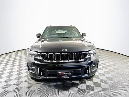 Diamond Black 2025 Jeep Grand Cherokee Overland