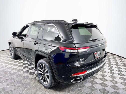 Diamond Black 2025 Jeep Grand Cherokee Overland