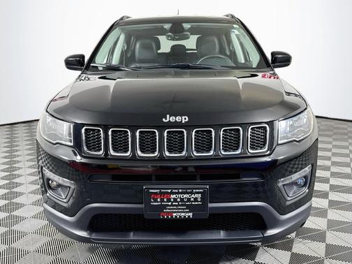 Diamond Black Crystal Pearl-Coat 2018 Jeep Compass Latitude