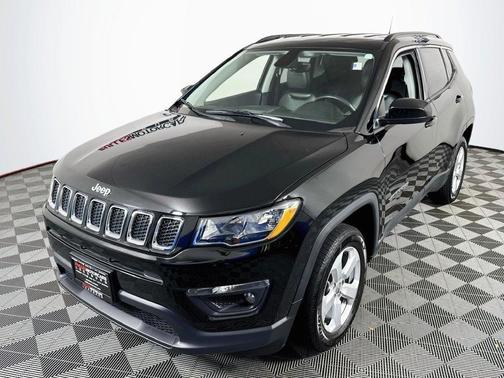 Diamond Black Crystal Pearl-Coat 2018 Jeep Compass Latitude