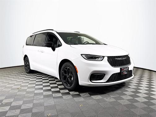 2025 Chrysler Pacifica Hybrid Select
