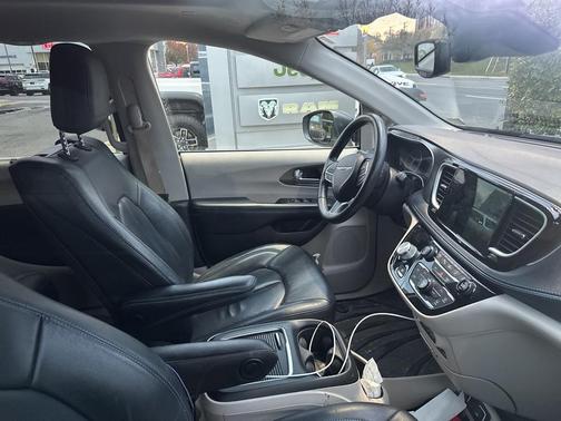 2021 Chrysler Pacifica Touring-L