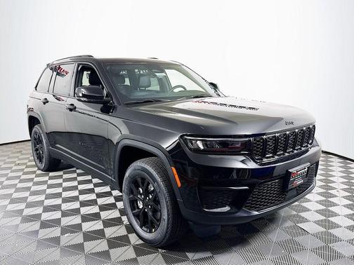 Diamond Black 2025 Jeep Grand Cherokee Laredo