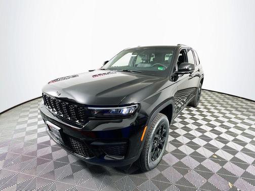 Diamond Black 2025 Jeep Grand Cherokee Laredo