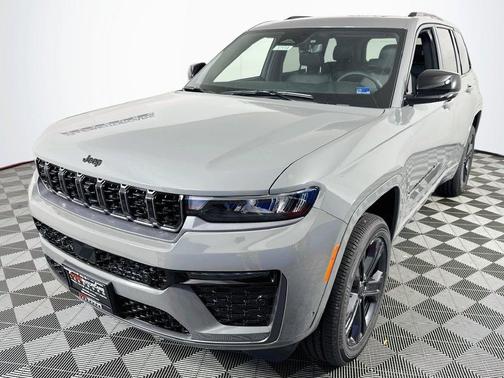 Gray 2027 Jeep Grand Cherokee Limited 4x2