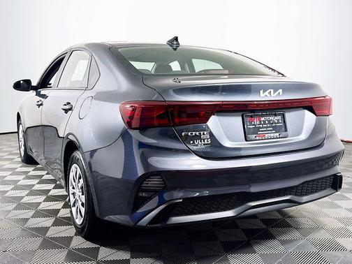 Gravity Gray 2024 Kia Forte LX