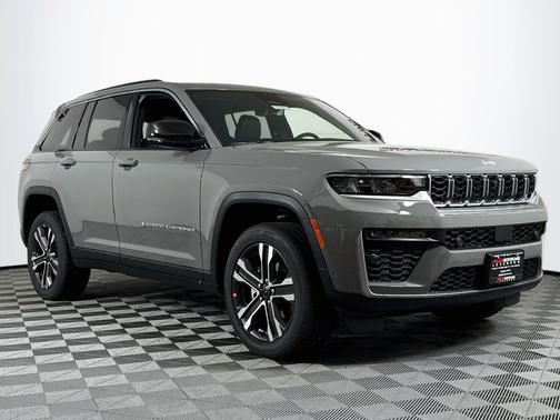 Gray Clearcoat 2027 Jeep Grand Cherokee Limited 4x2