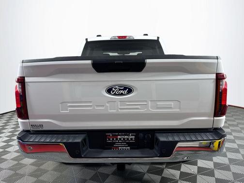 Oxford White 2025 Ford F-150 XLT