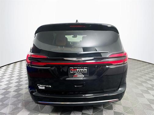 2025 Chrysler Pacifica Pinnacle