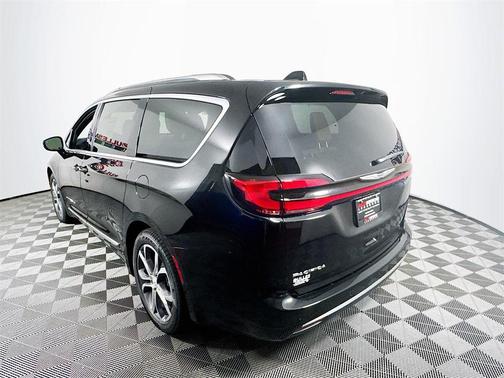 2025 Chrysler Pacifica Pinnacle