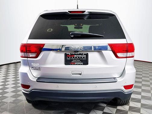 Bright Silver Clearcoat Metallic 2013 Jeep Grand Cherokee Laredo