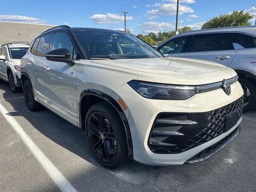 2025 Volkswagen Tiguan 2.0T SE R-Line Black
