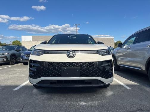 2025 Volkswagen Tiguan 2.0T SE R-Line Black