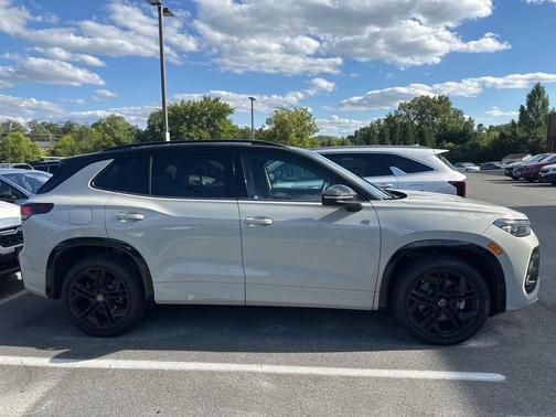 2025 Volkswagen Tiguan 2.0T SE R-Line Black