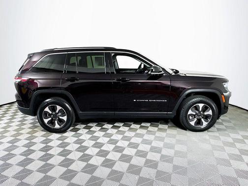 Amber 2022 Jeep Grand Cherokee 4xe Base