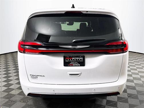 2025 Chrysler Pacifica Select