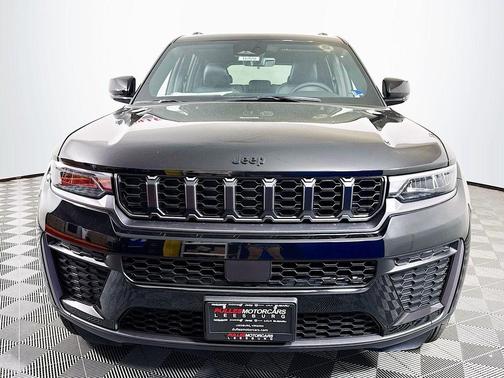 Diamond Black 2026 Jeep Grand Cherokee L Altitude