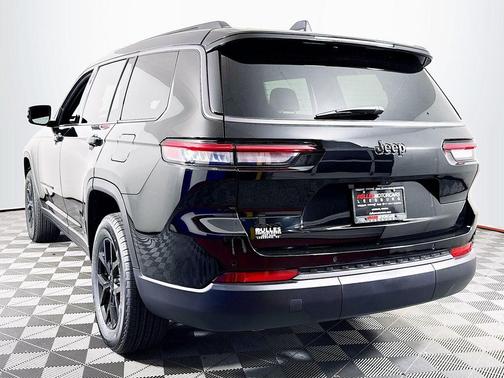 Diamond Black 2026 Jeep Grand Cherokee L Altitude
