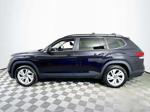 Deep Black Pearl Effect 2023 Volkswagen Atlas 3.6L SE w/Technology