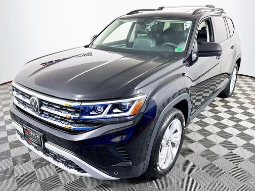 Deep Black Pearl Effect 2023 Volkswagen Atlas 3.6L SE w/Technology