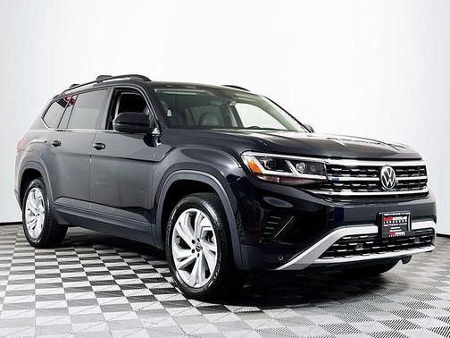 Deep Black Pearl Effect 2023 Volkswagen Atlas 3.6L SE w/Technology