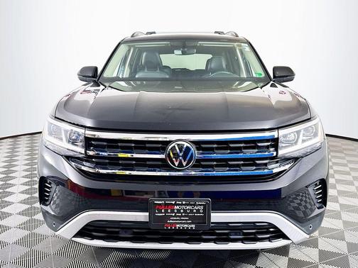 Deep Black Pearl Effect 2023 Volkswagen Atlas 3.6L SE w/Technology