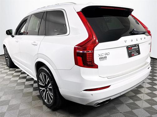2020 Volvo XC90 T6 Momentum 7 Passenger