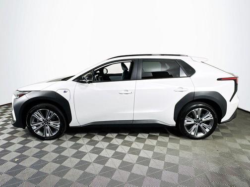 Pearl 2024 Subaru Solterra Premium
