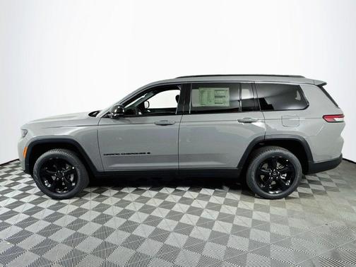 Gray Clearcoat 2027 Jeep Grand Cherokee L Limited 4x2