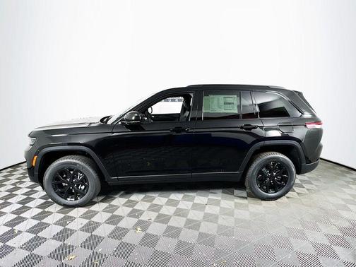 Diamond 2025 Jeep Grand Cherokee Laredo