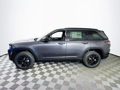 Metallic 2025 Jeep Grand Cherokee Laredo