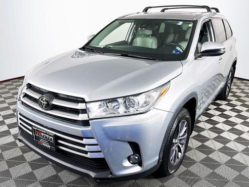 Celestial Silver Metallic 2019 Toyota Highlander XLE