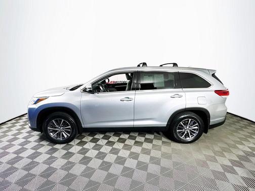 Celestial Silver Metallic 2019 Toyota Highlander XLE
