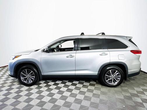 Celestial Silver Metallic 2019 Toyota Highlander XLE