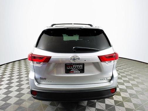 Celestial Silver Metallic 2019 Toyota Highlander XLE