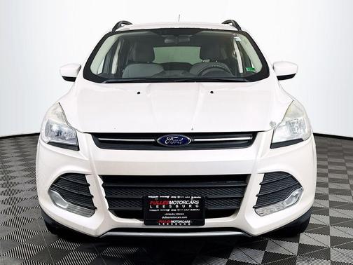 White Platinum Tri-Coat Metallic 2016 Ford Escape SE