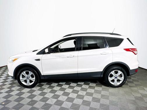 White Platinum Tri-Coat Metallic 2016 Ford Escape SE
