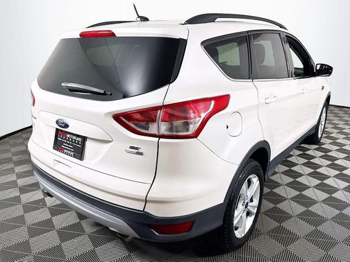 White Platinum Tri-Coat Metallic 2016 Ford Escape SE