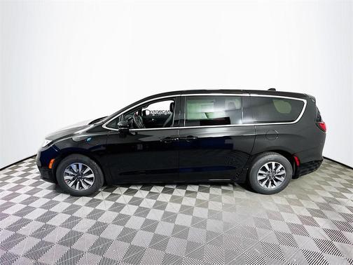 2025 Chrysler Pacifica Hybrid Select