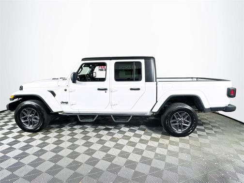 2024 Jeep Gladiator Sport