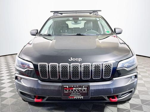 Diamond Black 2019 Jeep Cherokee Trailhawk