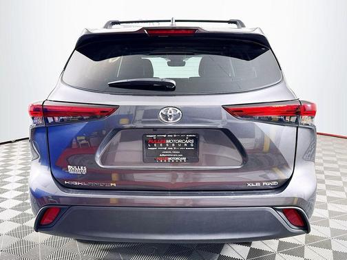 Magnetic Gray Metallic 2023 Toyota Highlander L