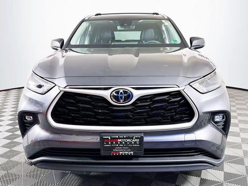Magnetic Gray Metallic 2023 Toyota Highlander L