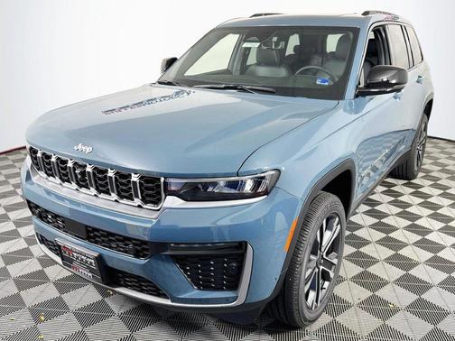 Steel Blue 2027 Jeep Grand Cherokee Limited 4x2