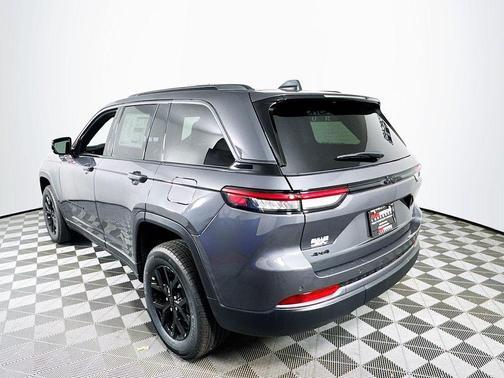 2026 Jeep Grand Cherokee Laredo