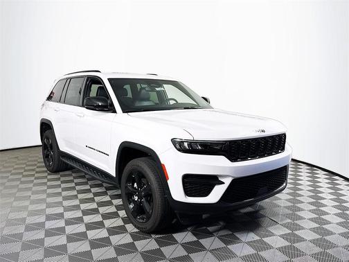 2025 Jeep Grand Cherokee Laredo