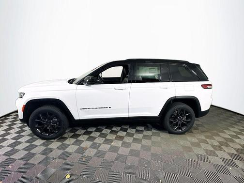 Bright White Clearcoat 2025 Jeep Grand Cherokee Limited